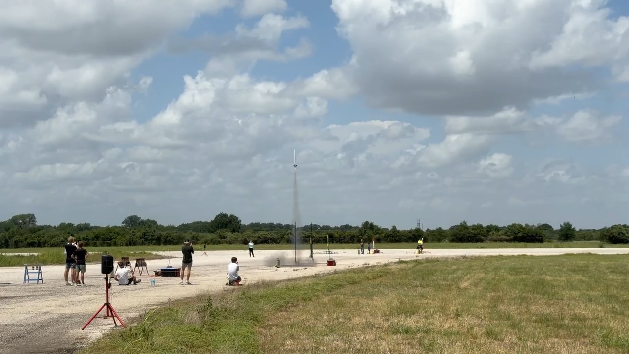 Launch video: the H-level rocket lifting off at Tripoli Houston